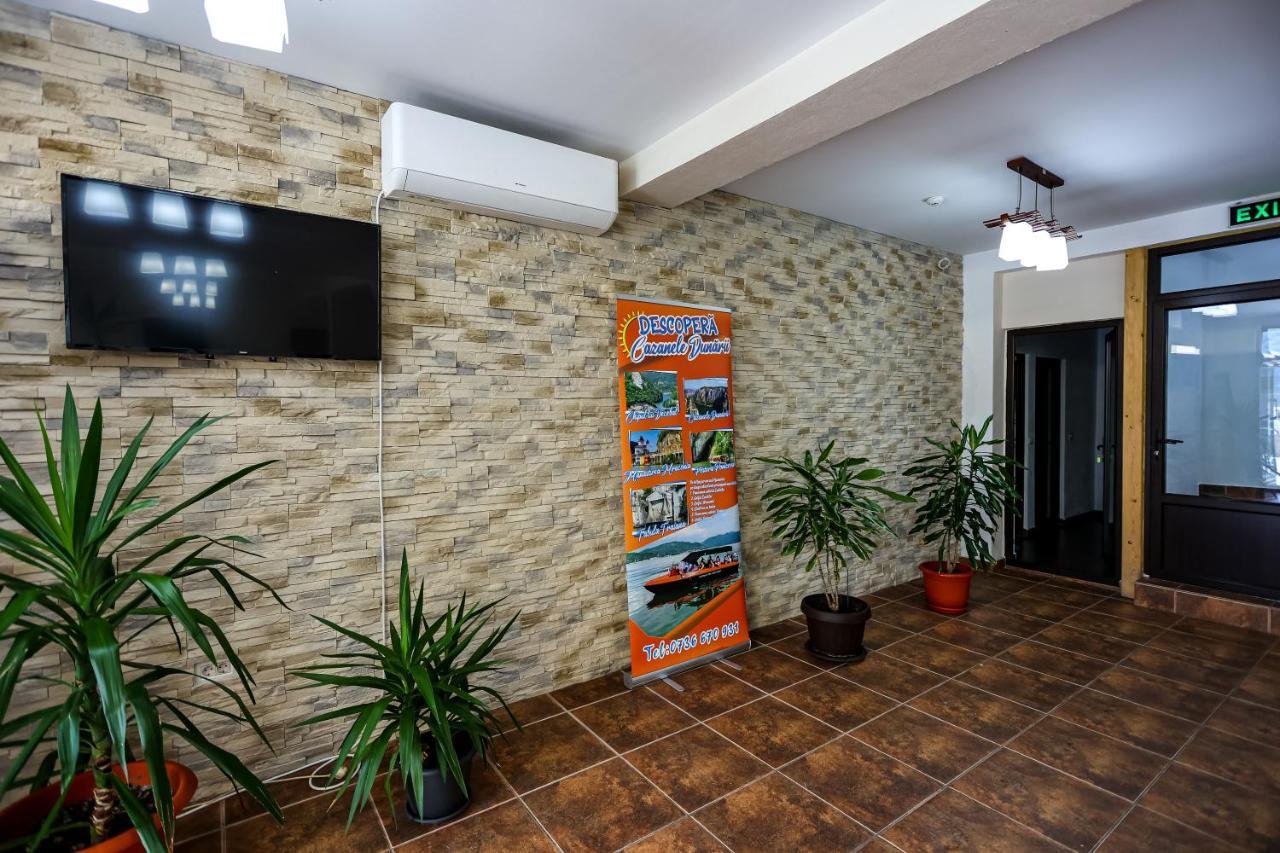 Pensiunea Celestin Ieşelniţa Exterior foto