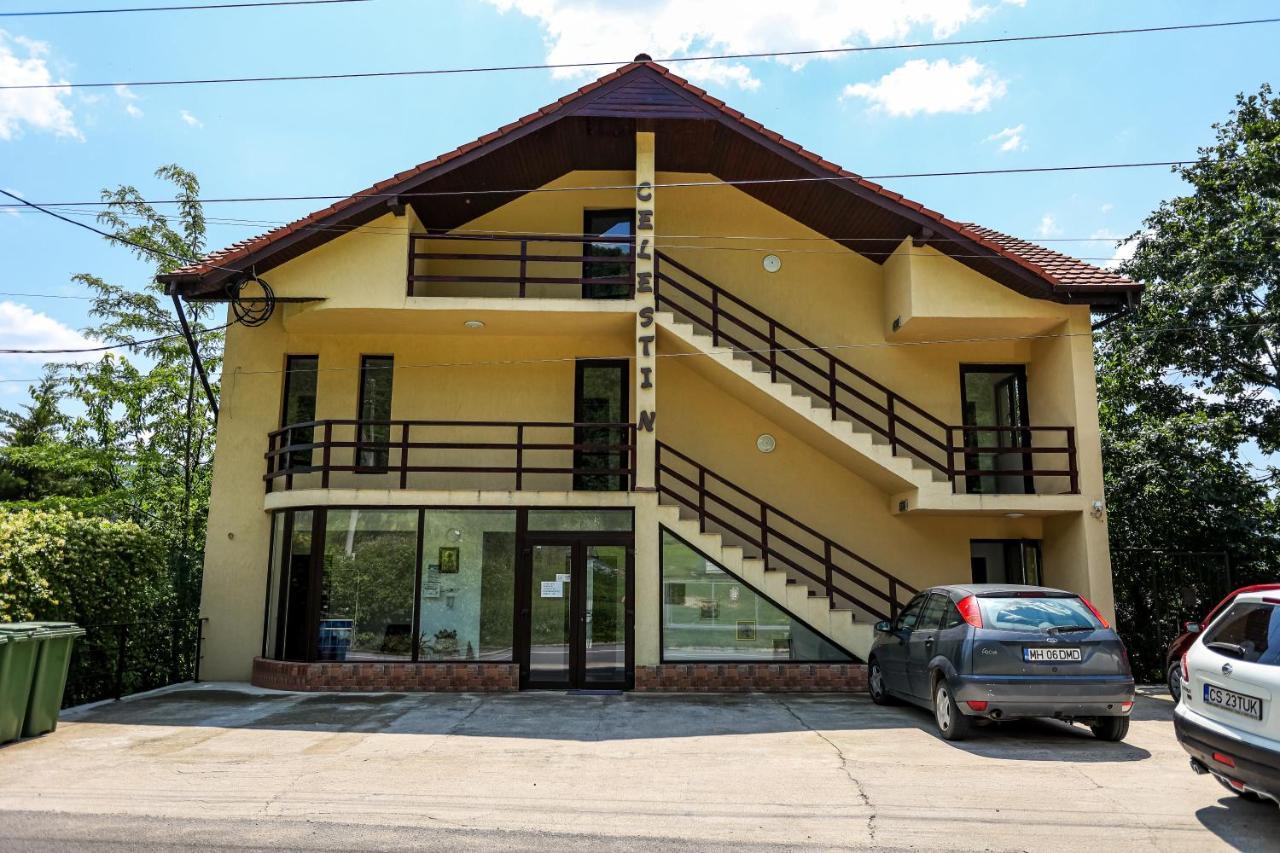 Pensiunea Celestin Ieşelniţa Exterior foto